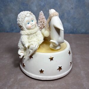Snowbabies Department 56 - “Skating with Friends” Music Box - No original Box